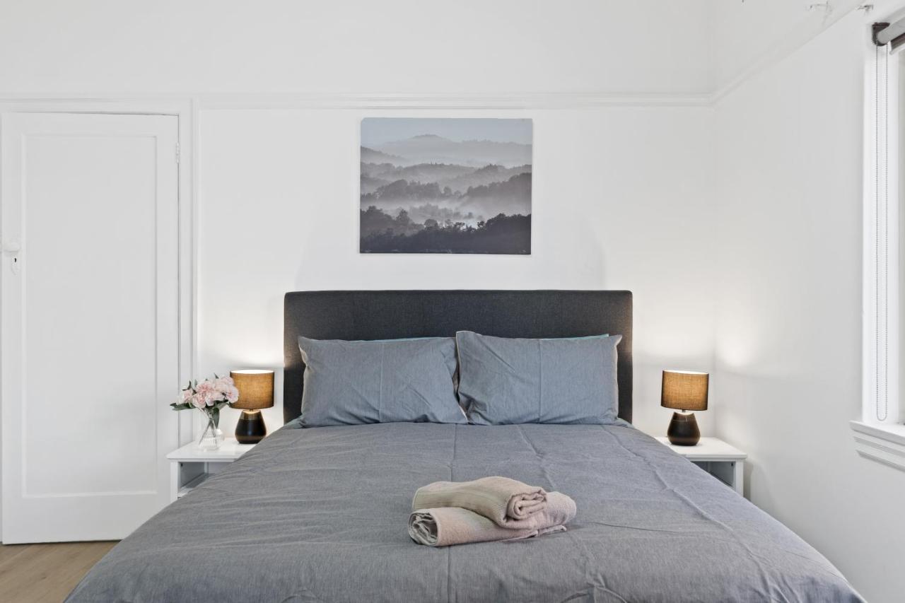 Burwood City Newly Renovated 2 Bed 2 Bath Free Private Parking Big Apt Σίδνεϊ Εξωτερικό φωτογραφία